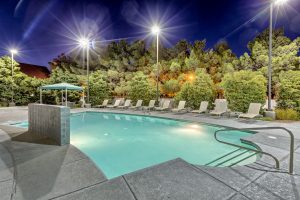 Metropolis-Luxury-High-Rise-Pool